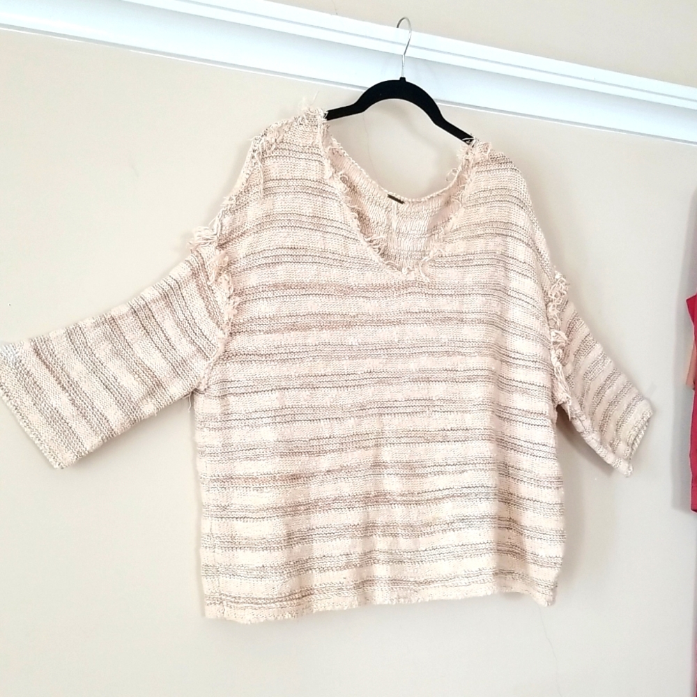 Free People boxy sweater raw hem yarn fringe - size S Peach creme